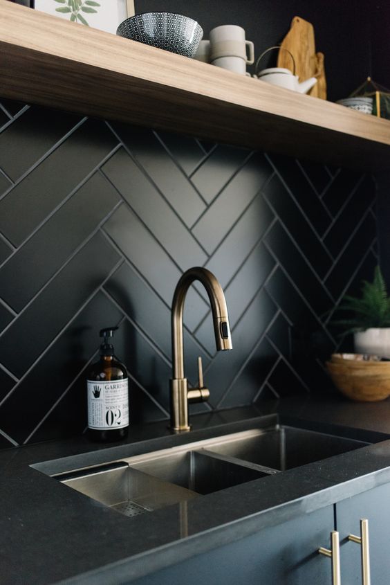 How to use black kitchen cabinetry
